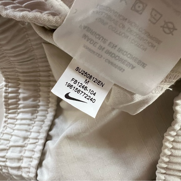 Nike Club Woven Cargo Shorts Men’s Size Medium Beige Tan Khaki Athletic Pockets - Picture 8 of 8